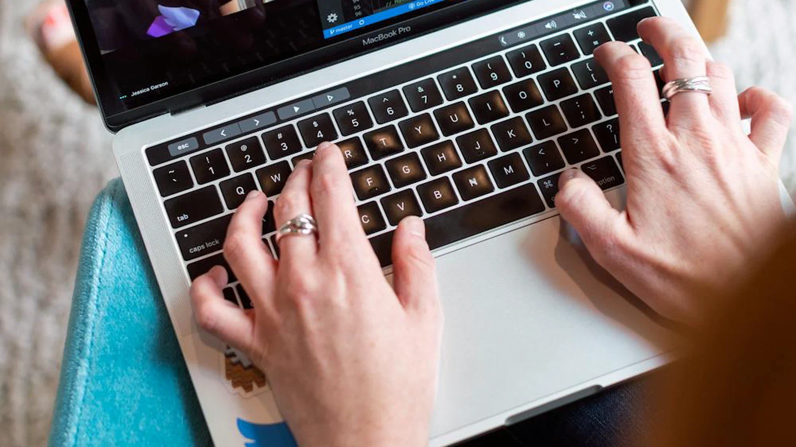 klaas vs Claude Code --teleport: External Tool vs Built-in Feature